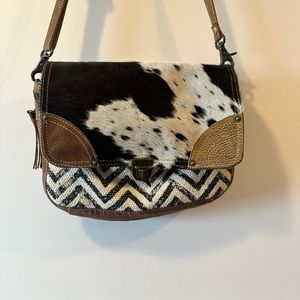 Purse with shoulder strap